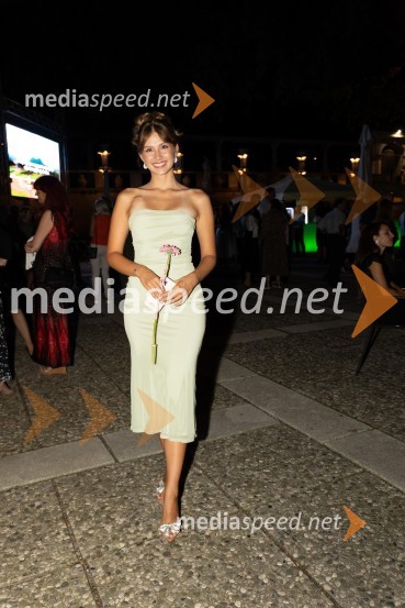  Saša Lešnjek, pevka, igralkaOto Pestner & Moje dame na 72. Ljubljana Festivalu