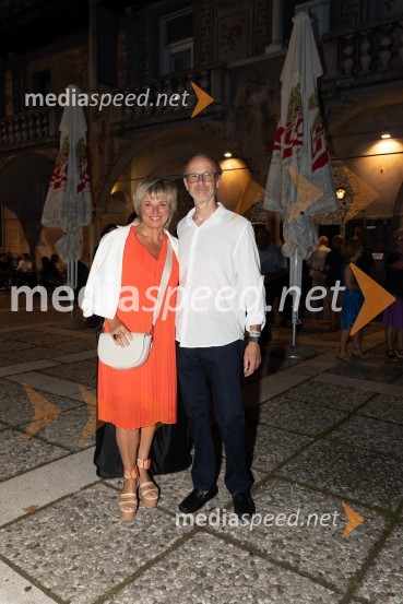  Romana Krajnčan, pevka;  Lojze  Krajnčan, dirigent Big Banda RTV Slovenija Oto Pestner & Moje dame na 72. Ljubljana Festivalu