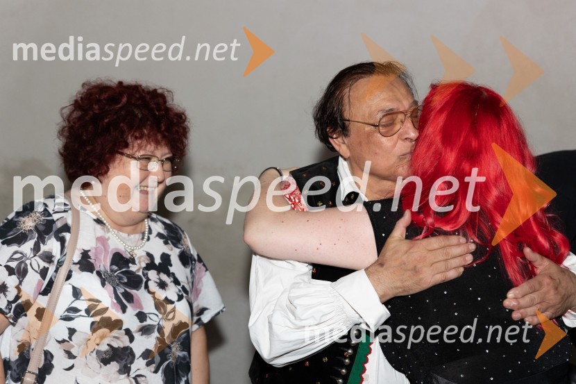  ... ;  Oto Pestner, pevec;  Nastja  Vodenik, članica skupine Perpetuum Jazzile, BasslessOto Pestner & Moje dame na 72. Ljubljana Festivalu