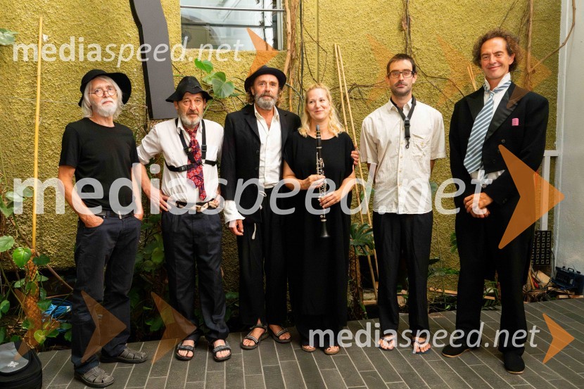  Silvo Zupančič;  Žiga Saksida, igralec;  Janez Škof, igralec;  Neža Zinaić, Čompe;  ... ;  Marjan Stanič Stanič, bobnar, ČompeČompe in Katalena na festivalu Noči v stari Ljubljani