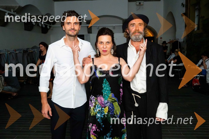  Janoš Kern, direktor Imago Sloveniae;  Vesna Zornik, pevka, skupina Katalena;  Janez Škof, igralecČompe in Katalena na festivalu Noči v stari Ljubljani