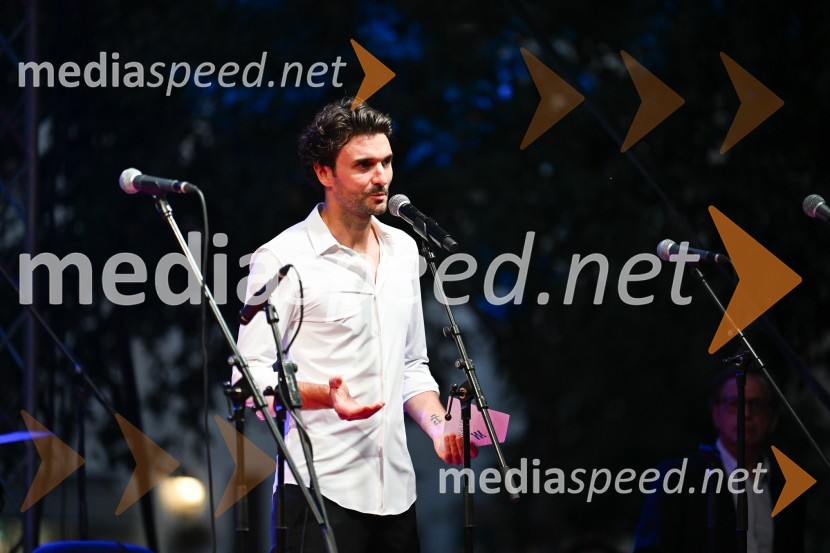  Janoš Kern, direktor Imago SloveniaeČompe in Katalena na festivalu Noči v stari Ljubljani