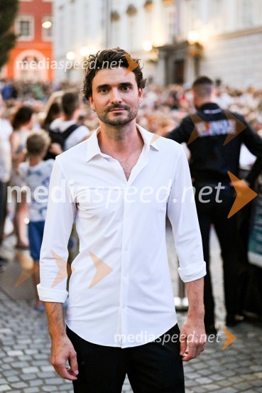  Janoš Kern, direktor Imago SloveniaeČompe in Katalena na festivalu Noči v stari Ljubljani