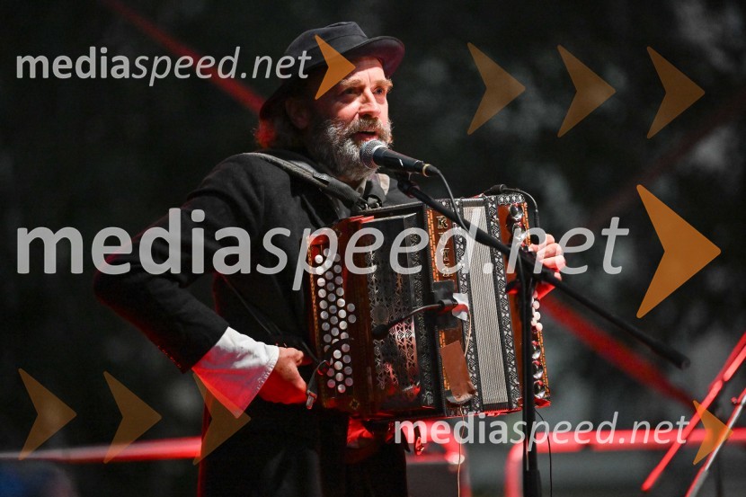  Janez Škof, igralecČompe in Katalena na festivalu Noči v stari Ljubljani