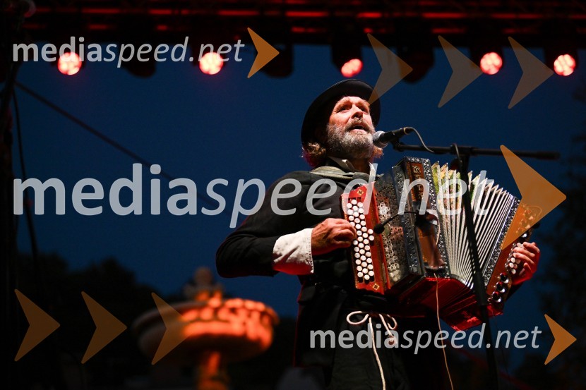  Janez Škof, igralecČompe in Katalena na festivalu Noči v stari Ljubljani