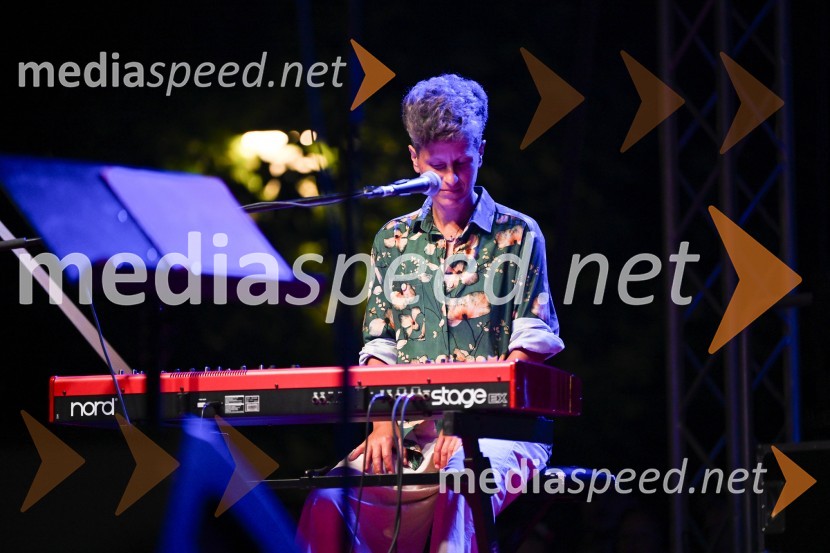  Polona Janežič, glasbenica, skupina KatalenaČompe in Katalena na festivalu Noči v stari Ljubljani