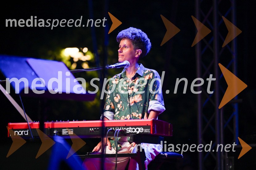  Polona Janežič, glasbenica, skupina KatalenaČompe in Katalena na festivalu Noči v stari Ljubljani