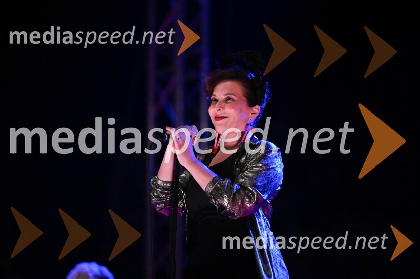  Vesna Zornik, pevka, skupina KatalenaČompe in Katalena na festivalu Noči v stari Ljubljani