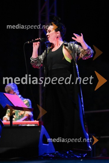  Vesna Zornik, pevka, skupina KatalenaČompe in Katalena na festivalu Noči v stari Ljubljani