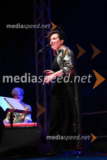  Vesna Zornik, pevka, skupina KatalenaČompe in Katalena na festivalu Noči v stari Ljubljani