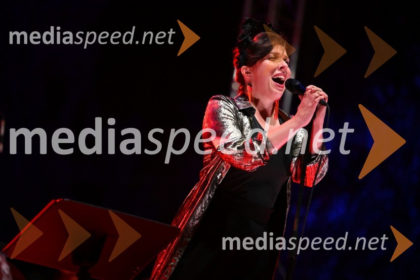  Vesna Zornik, pevka, skupina KatalenaČompe in Katalena na festivalu Noči v stari Ljubljani