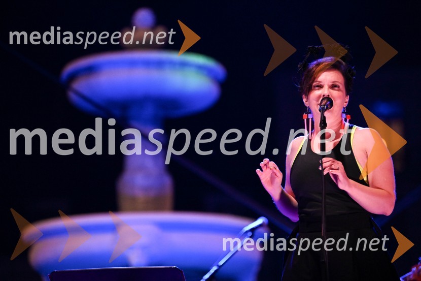  Vesna Zornik, pevka, skupina KatalenaČompe in Katalena na festivalu Noči v stari Ljubljani