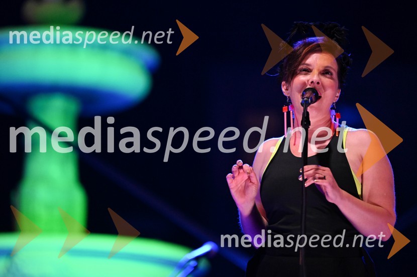  Vesna Zornik, pevka, skupina KatalenaČompe in Katalena na festivalu Noči v stari Ljubljani