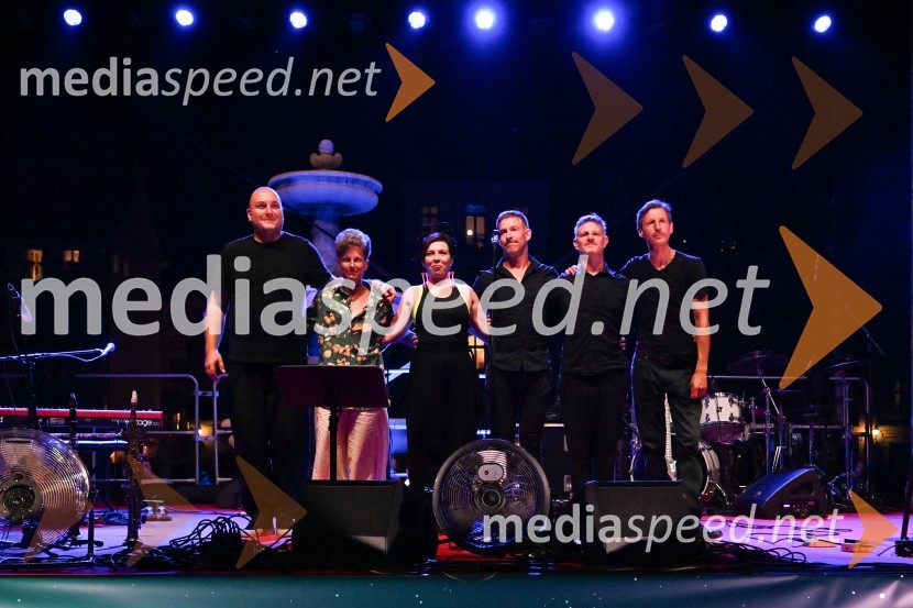  Boštjan Gombač, glasbenik;  Polona Janežič, glasbenica, skupina Katalena;  Vesna Zornik, pevka, skupina Katalena;  Robert Rebolj, skupina Katalena;  Tibor Mihelič Syed, direktor, Kino Šiška;  Boštjan Narat, glasbenikČompe in Katalena na festivalu Noči v stari Ljubljani