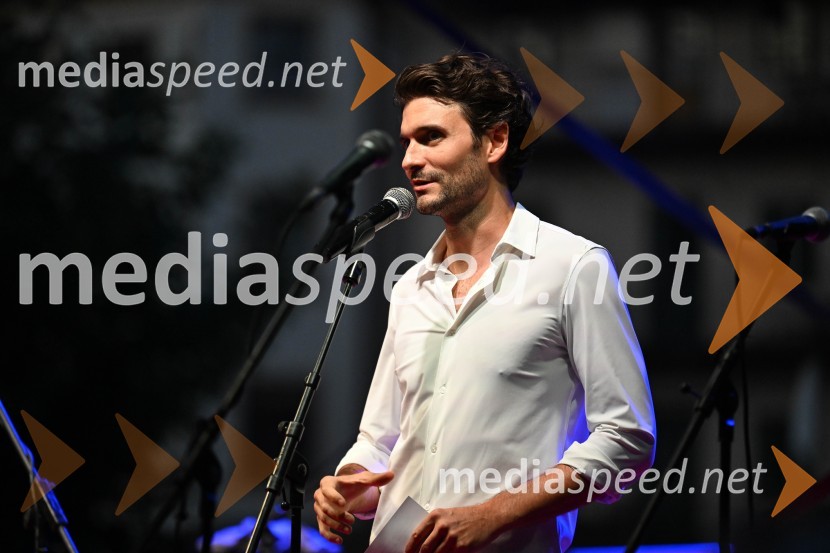  Janoš Kern, direktor Imago SloveniaeČompe in Katalena na festivalu Noči v stari Ljubljani