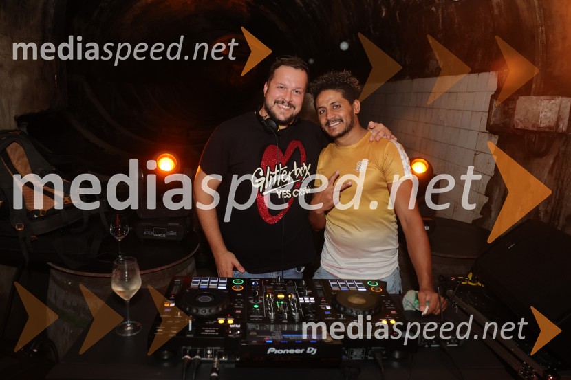 Prvi podzemni vinski festival v Vinagovi kleti