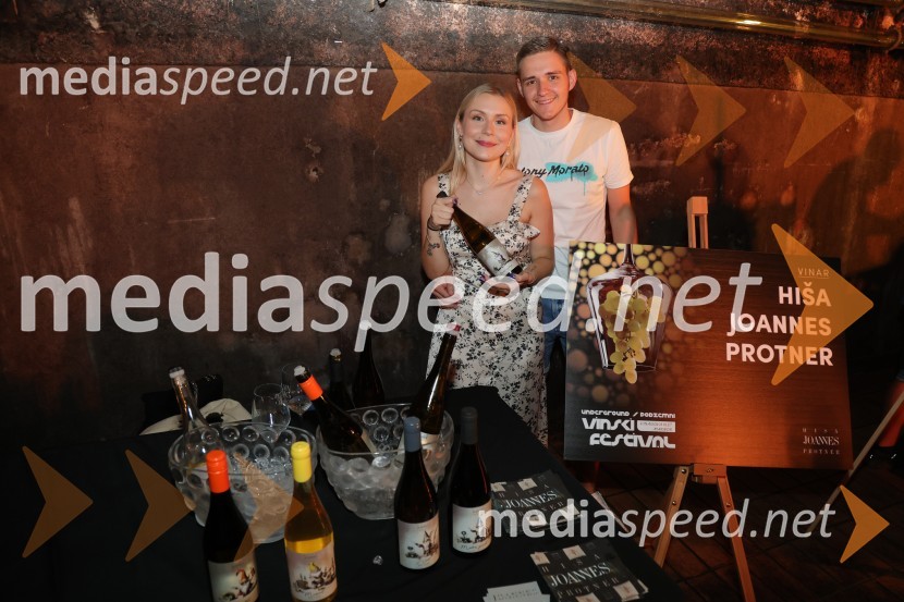 Katarina Protner;  Nino NovakPrvi podzemni vinski festival v Vinagovi kleti