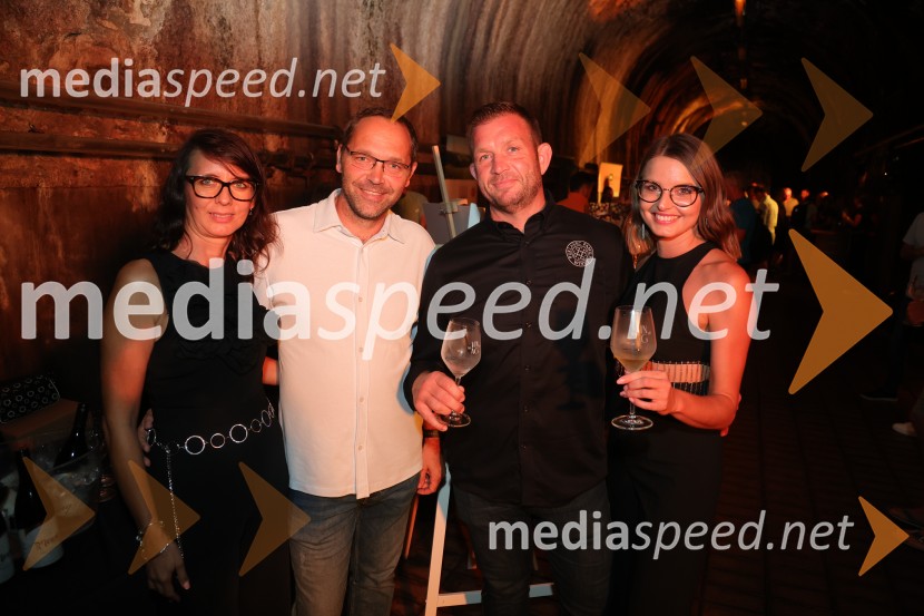  Suzana Lešnik Potočnik;  Jurij Brumec, Meum Winery;  Gregor Tašner, Puklavec Family Wines;  Lucija Mukenauer, 19. svečinska vinska kraljica, vino MukenauerPrvi podzemni vinski festival v Vinagovi kleti