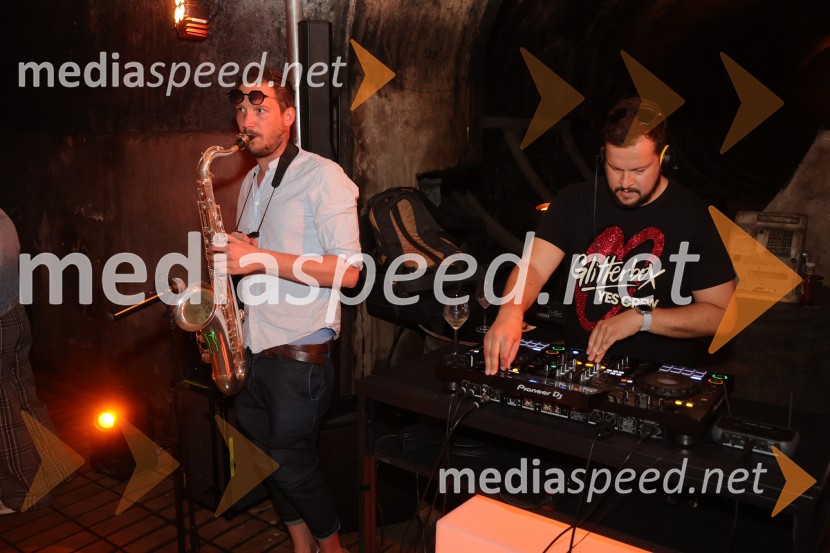 Prvi podzemni vinski festival v Vinagovi kleti