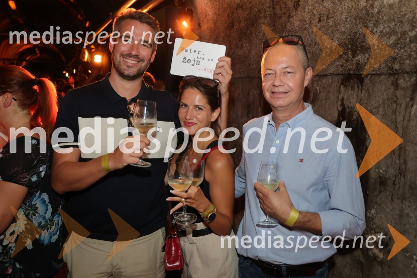 Prvi podzemni vinski festival v Vinagovi kleti