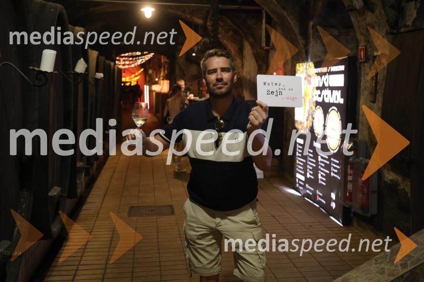 Prvi podzemni vinski festival v Vinagovi kleti