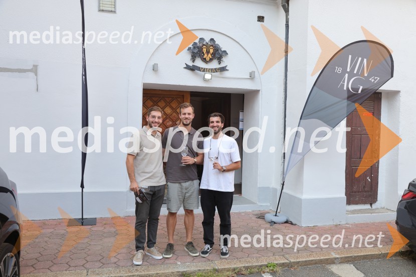 Prvi podzemni vinski festival v Vinagovi kleti