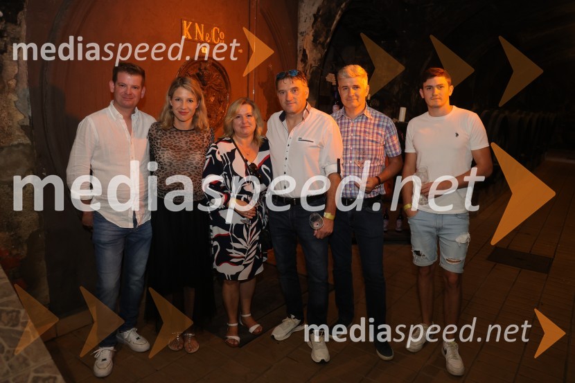 Prvi podzemni vinski festival v Vinagovi kleti