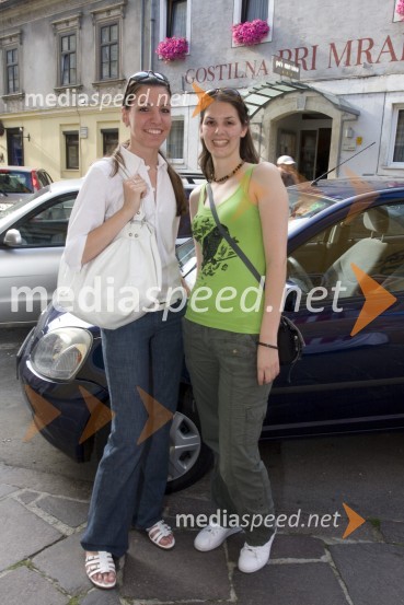 Tanja Knific in Tamara DolenšekEna obleka za popolne počitnice, predstavitev