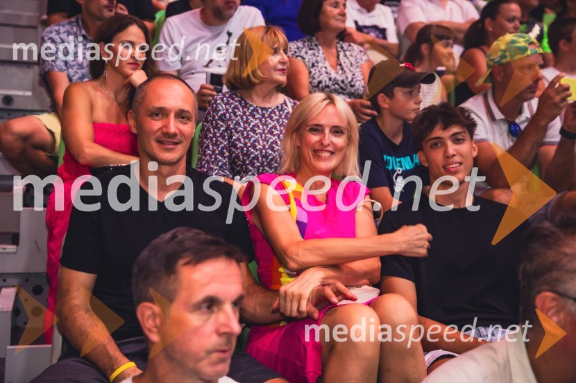  Matjaž Pavčič;  Irena Pavčič, direktorica, IPPR;  Liam  PavčičPoslovilna tekma Gorana Dragića v Stožicah