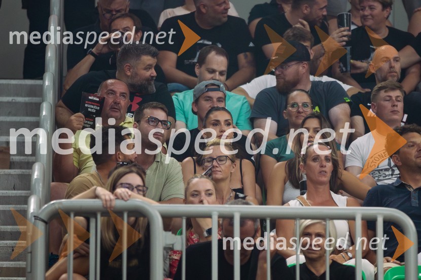  Matic Gorišek;  Anja Jenko, fotomodel;  Janja BalantPoslovilna tekma Gorana Dragića v Stožicah