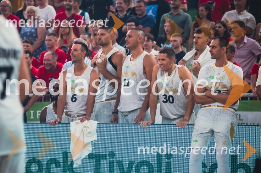  Aleksandar Ćapin, košarkar;  ... ;  Saša  Pavlović, nekdanji košarkar;  Jaka Lakovič, nekdanji slovenski košarkar, pomočnik selektorja;  ... Poslovilna tekma Gorana Dragića v Stožicah