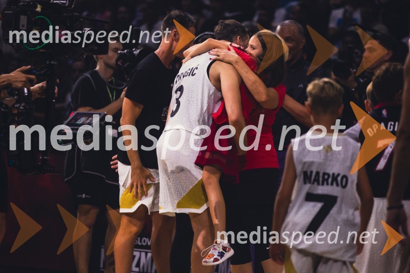  Goran Dragić, košarkar;  Victoria DragićPoslovilna tekma Gorana Dragića v Stožicah