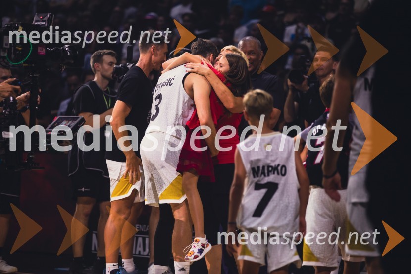  Goran Dragić, košarkar;  Victoria DragićPoslovilna tekma Gorana Dragića v Stožicah