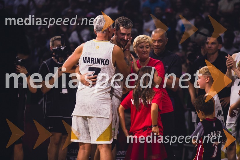  Marinko Dragić;  Goran Dragić, košarkar;  Victoria Dragić;  Mojca DragićPoslovilna tekma Gorana Dragića v Stožicah