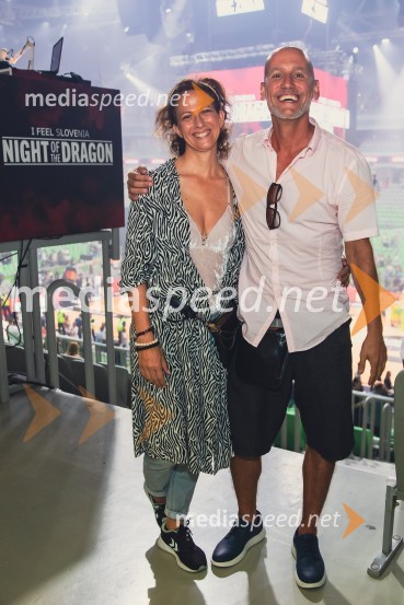  Nika  Veger, stilistka;  Peter Poles, televizijski voditeljPoslovilna tekma Gorana Dragića v Stožicah