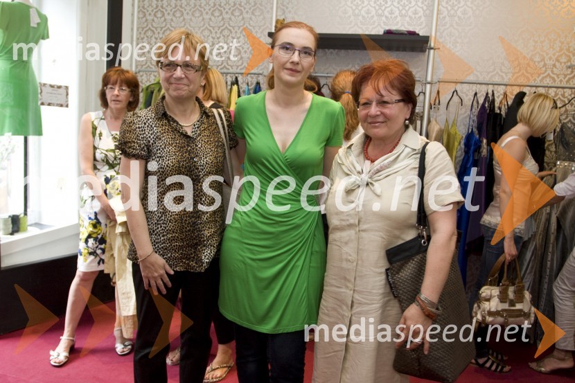Maja Vojnovič, izvršna direktorica UNICEF Slovenija, Mojca Celin, modna oblikovalka in Gojka P. Bregar, kustosinja v tekstilnem muzejuEna obleka za popolne počitnice, predstavitev