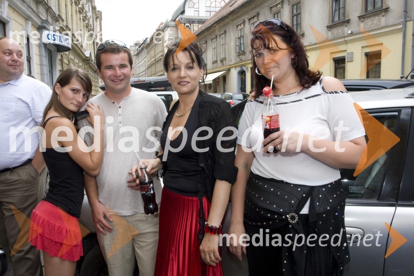 Vildana Garvanovič, Tone Lušin,  Andreja Vidic, modna šivilja in Barbara BaudekEna obleka za popolne počitnice, predstavitev