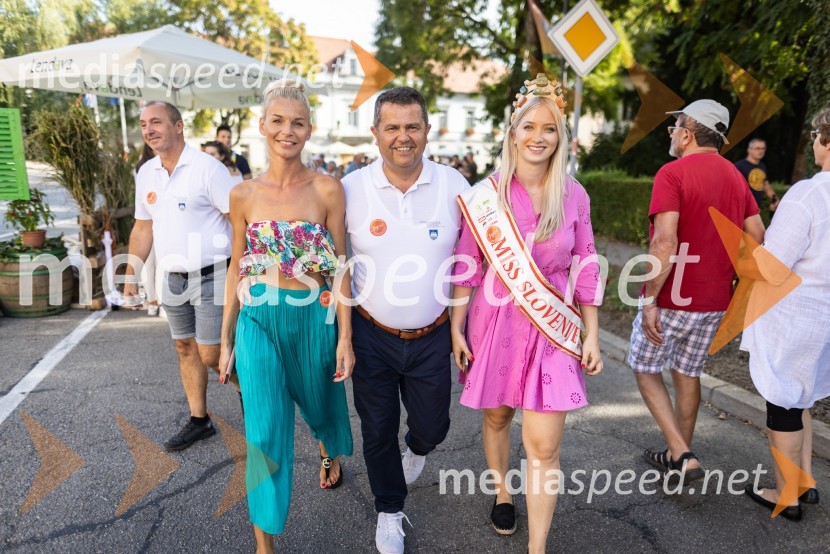  Jelka Verk, organizatorka, podjetnica, lastnica licence Miss Slovenije;  Janez Magyar, župan, Občina Lendava;  Alida Tomanič, Miss Slovenije 2023Terme Lendava zmagala na tekmovanju Bogračfest 2024