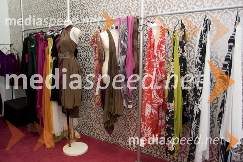 Predstavitev obleke za popolne počitniceEna obleka za popolne počitnice, predstavitev