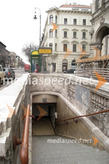 Vhod na postajo podzemne železniceBudimpešta - Budapest, Madžarska