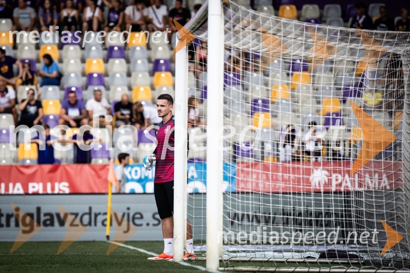  Ažbe Jug, vratar, NK MariborNogometna tekma NK Maribor : NK Olimpija