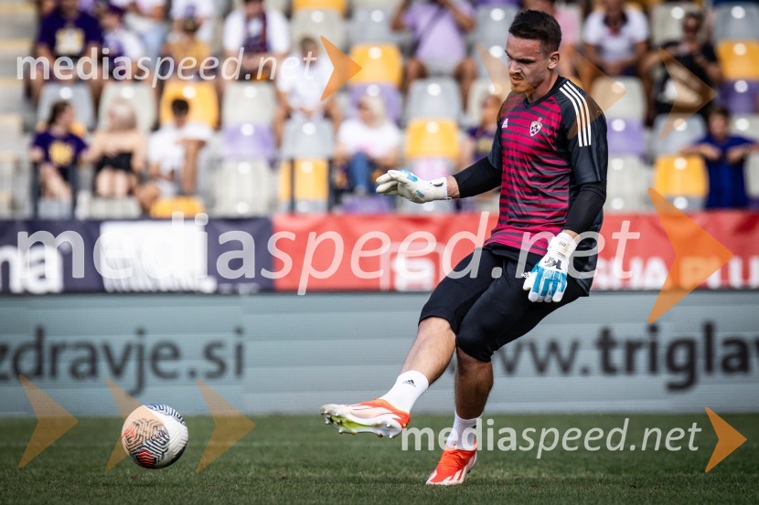  Ažbe Jug, vratar, NK MariborNogometna tekma NK Maribor : NK Olimpija