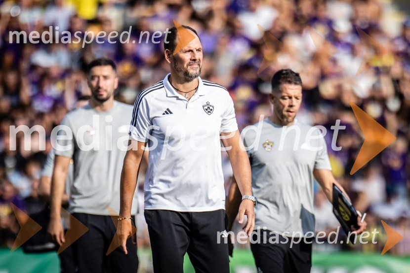  Ante  Šimundža, nekdanji nogometaš, trener NK Maribor;  ... Nogometna tekma NK Maribor : NK Olimpija