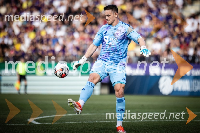  Ažbe Jug, vratar, NK MariborNogometna tekma NK Maribor : NK Olimpija