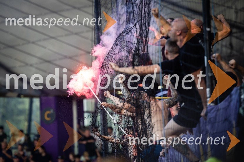 Nogometna tekma NK Maribor : NK Olimpija