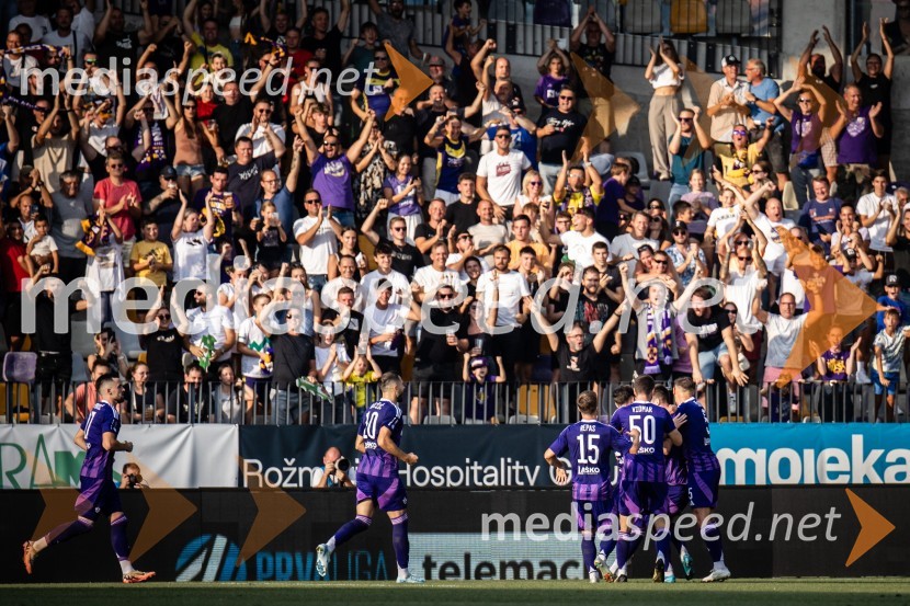 Nogometna tekma NK Maribor : NK Olimpija