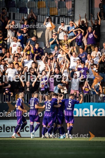 Nogometna tekma NK Maribor : NK Olimpija