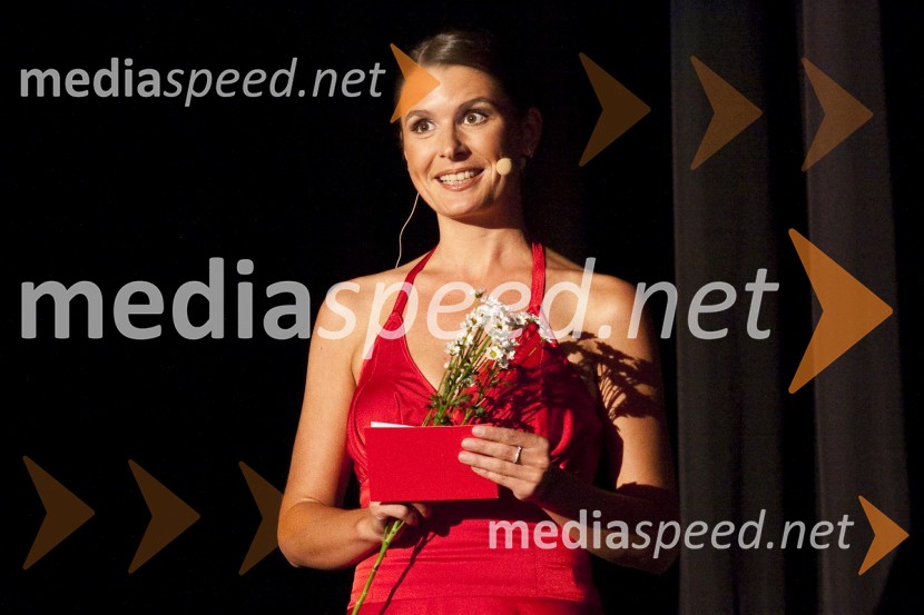 Bernarda Žarn, povezovalka večera in Femme Fatale 2008Poletna noč - koncert Elde Viler z gosti ob 50. letnici delovanja