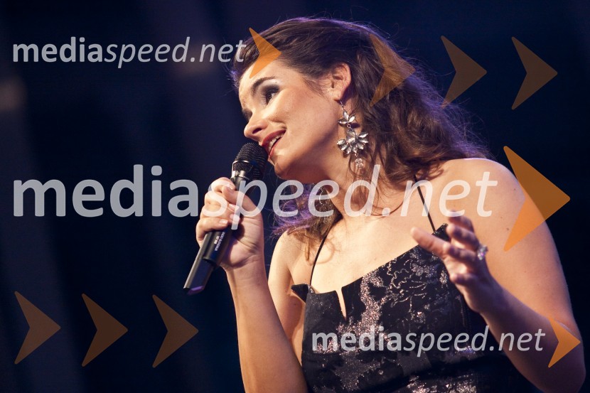 Ana Dežman, pevka in hči Elde VilerPoletna noč - koncert Elde Viler z gosti ob 50. letnici delovanja