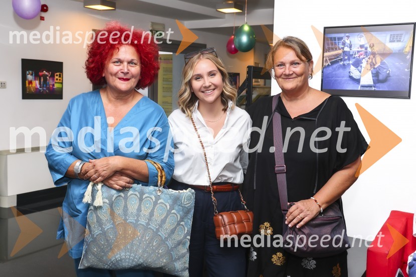  Fulvia Zudič;  ... ;  Nives Zudič AntoničPremiera muzikala Naša familija v Gledališču Koper